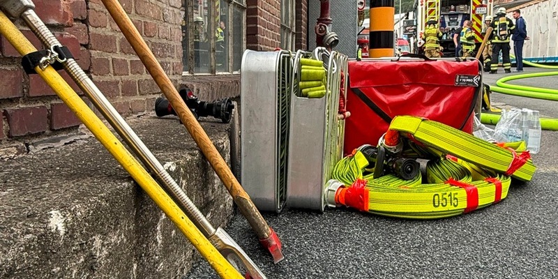 FW-EN: Chemische Reaktion in Industriebetrieb - Feuerwehr Herdecke im langwierigen Einsatz - Foto: presseportal.de