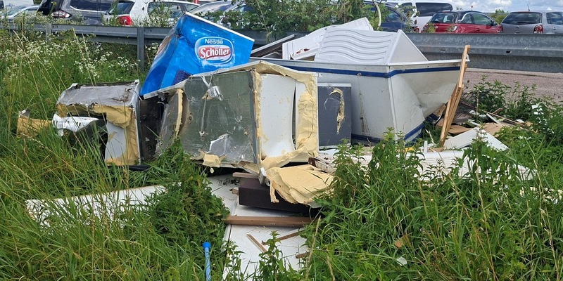 POL-FR: Umkirch: Kühltruhen illegal entsorgt - Zeugen gesucht - Foto: presseportal.de