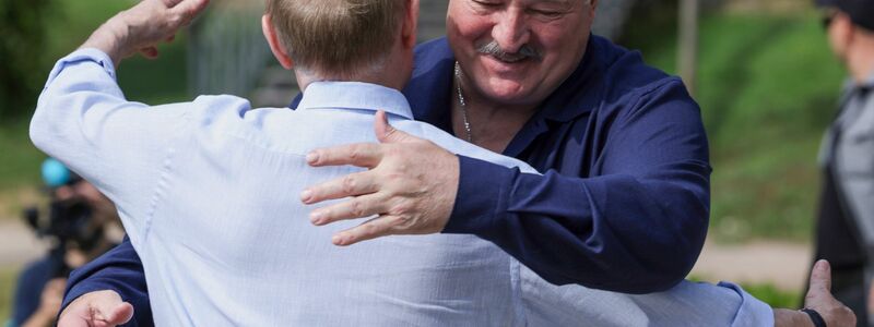 Putin und Lukaschenko treffen sich zum zweiten Mal im Kloster Walaam auf einer Insel im Ladogasee. - Foto: Gavriil Grigorov/Pool Sputnik Kremlin/AP/dpa