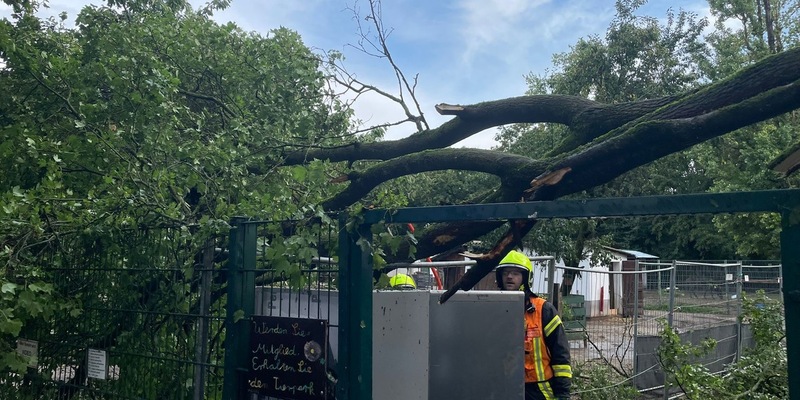 Feuerwehr MTK: Unwetterlage fordert Feuerwehren in Hattersheim am Main - 18 Einsatzstellen in rund vier Stunden - Foto: presseportal.de