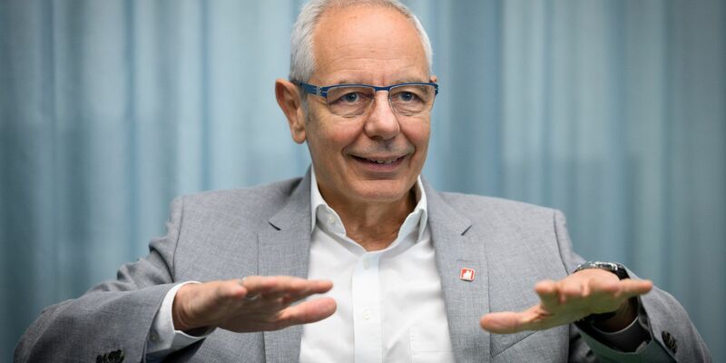 Vassiliadis sieht die Flexibilität der Arbeitszeiten in der Industrie ausgereizt.  - Foto: Bernd von Jutrczenka/dpa