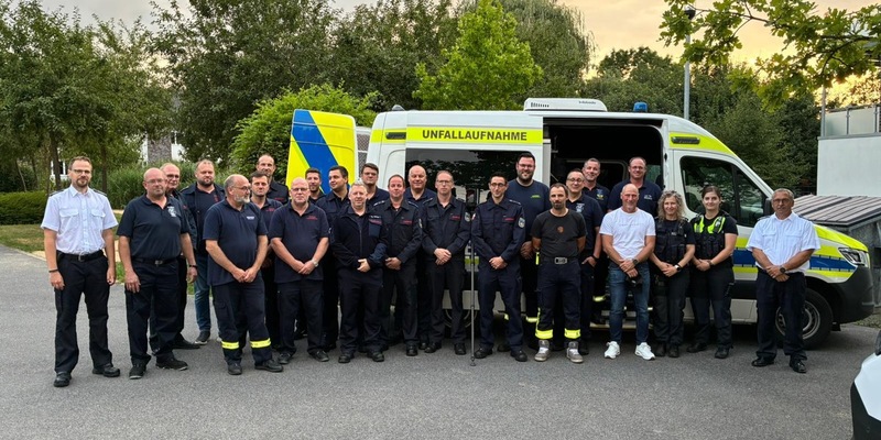 FW-KLE: Freiwillige Feuerwehr Bedburg-Hau trifft VU-Team der Kreispolizeibehörde Kleve - Foto: presseportal.de