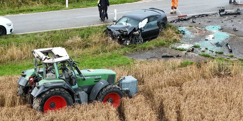Bei dem Überschlag wurde ein vierjähriger Junge aus dem Traktor geschleudert und schwer verletzt.  - Foto: Philipp André/onw-images/dpa
