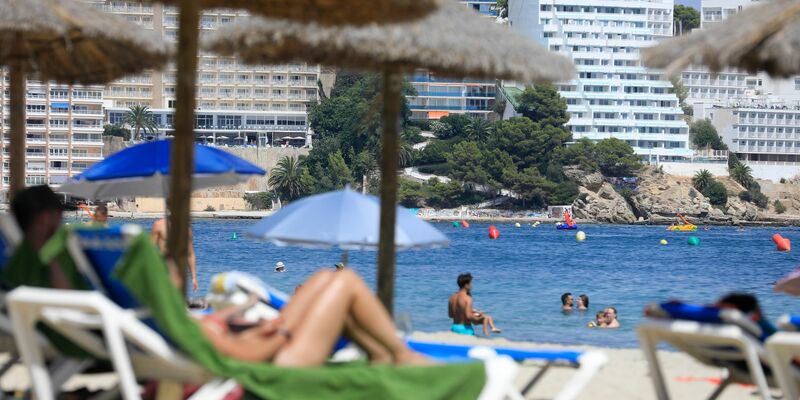 Ob Strand oder Berge: Die Deutschen wollen selbst bestimmen, wie sie ihren Urlaub verbringen. (Symbolbild) - Foto: Clara Margais/dpa/dpa-tmn