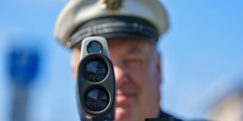 Bei den Aktionswochen stehen vor allem Raser im Visier. (Symbolbild) - Foto: Jan Woitas/dpa