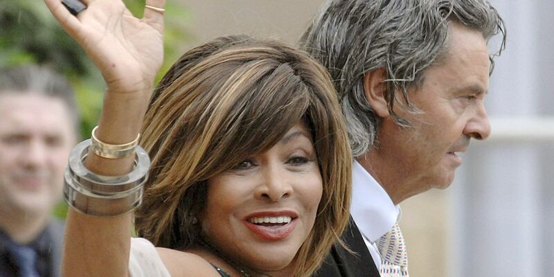 Bach ist in der fast 40-jährigen Beziehung mit Tina Turner immer im Hintergrund geblieben (Archivbild) - Foto: Yoan Valat/EPA/dpa