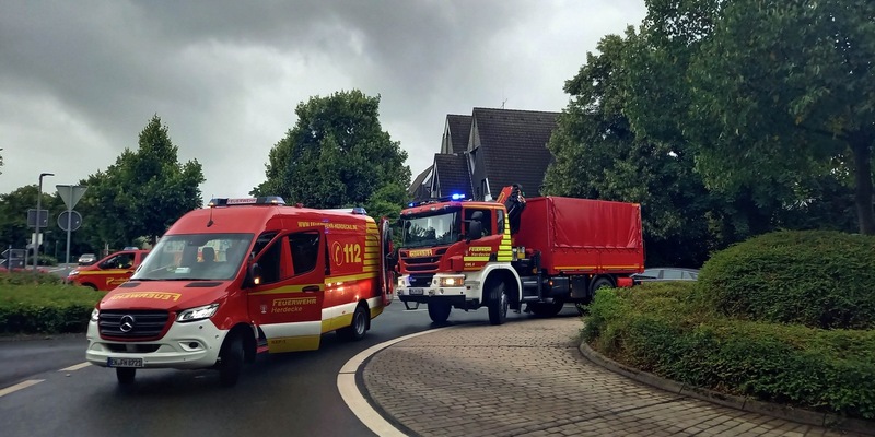 FW-EN: Dieselspur durch Herdecke: Feuerwehr im Einsatz - Erstversorgung an Bushaltestelle - Foto: presseportal.de