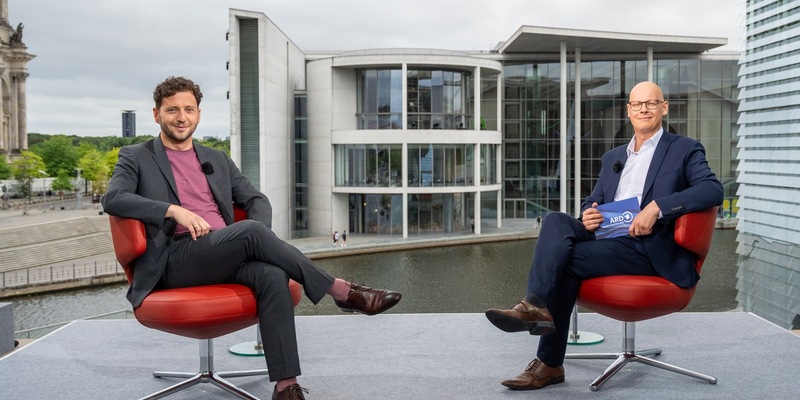 Wir geben den Osten nicht auf / Grünen Co-Chef fordert alle Grünen Bundestagsabgeordneten auf, Wahlkreisarbeit in den Osten zu verlegen - Foto: presseportal.de