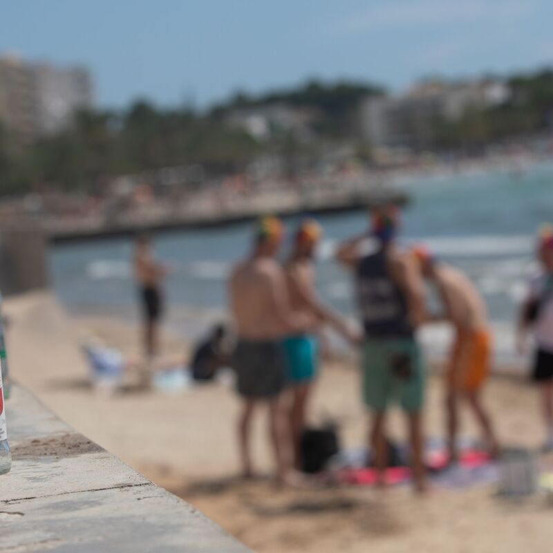 Sexistische Sprüche und Texte - am Ballermann scheint niemand damit ein Problem zu haben. - Foto: Clara Margais/dpa