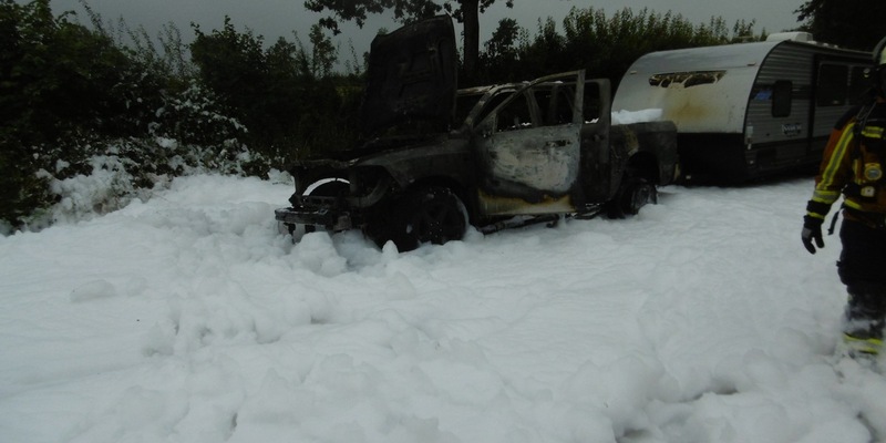 POL-NMS: 20250804-1-Pkw Brand B430 Höhe Wapelfeld mit Vollsperrung - Foto: presseportal.de