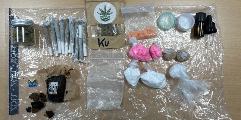 HZA-BI: Unterwegs mit allerlei Drogen im Gepäck/Bielefelder Zoll entdeckt Schmugglerpärchen auf der A44 in Geseke - Foto: presseportal.de