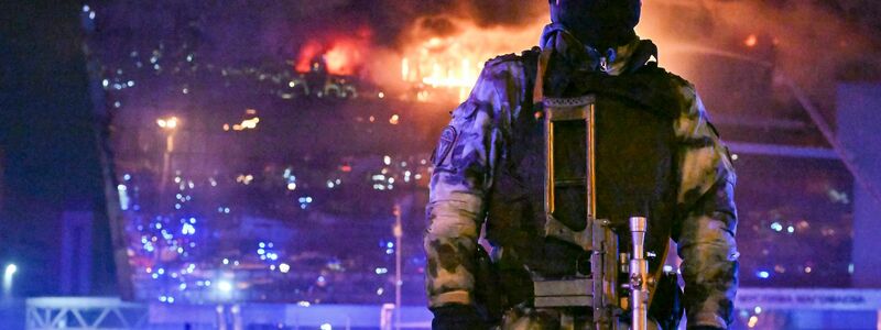 Wegen des Terroranschlags auf eine Konzerthalle in Moskau stehen vier mutmaßliche Hauptattentäter und viele Komplizen vor Gericht. (Archivbild) - Foto: Dmitry Serebryakov/AP