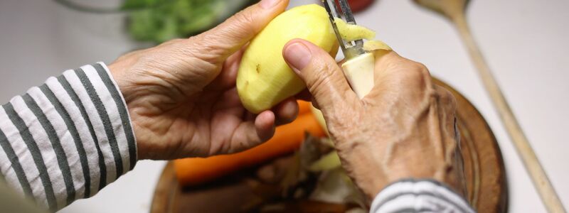 Als gesund gelten täglich fünf Portionen Obst und Gemüse (Archivbild). - Foto: Karl-Josef Hildenbrand/dpa