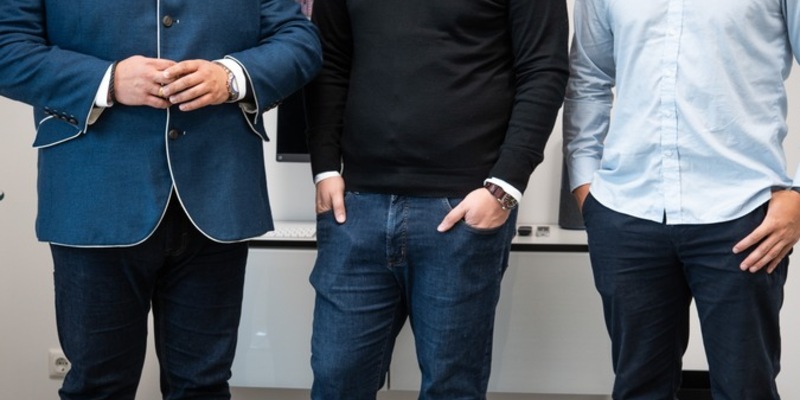 Der Mittelstand braucht keinen Applaus, sondern Aufträge! Bernhard Schindler, Philipp Erik Breitenfeld und Kollegen liefern mit dem THE GROW MATCH FORUM im Adlon Berlin - Foto: presseportal.de