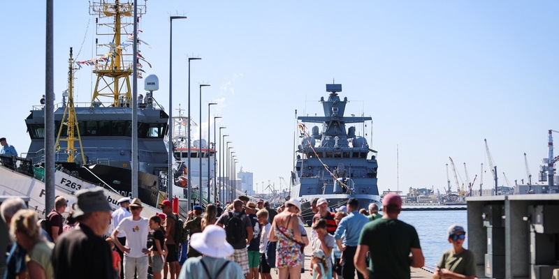 Willkommen an Bord - die Deutsche Marine bei der Hanse Sail 2025 - Foto: presseportal.de