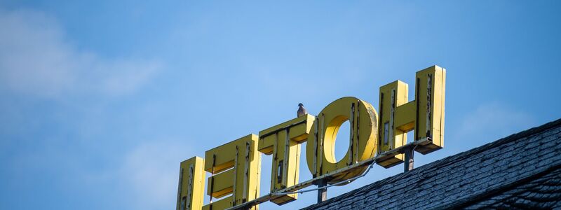 Die Zusammenarbeit mit Booking.com ist für viele Hotels alternativlos. (Symbolbild) - Foto: Lino Mirgeler/dpa