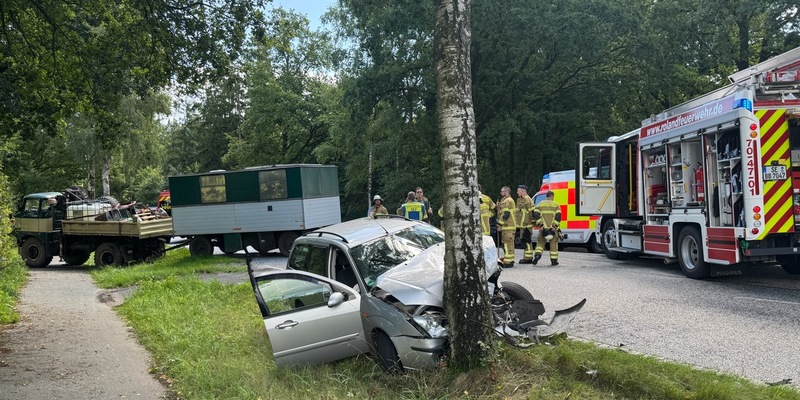 FW-SE: Schwerer Verkehrsunfall mit LKW und zwei PKW auf der B206 Höhe Bad Bramstedt - Foto: presseportal.de