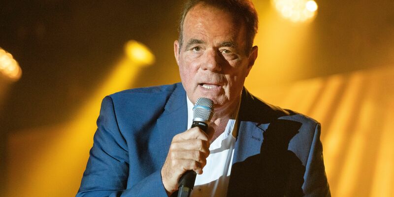 Sänger Hein Simons, vielen besser bekannt als «Heintje», bangt um sein Gehör.  - Foto: Matthias Wehnert/dpa