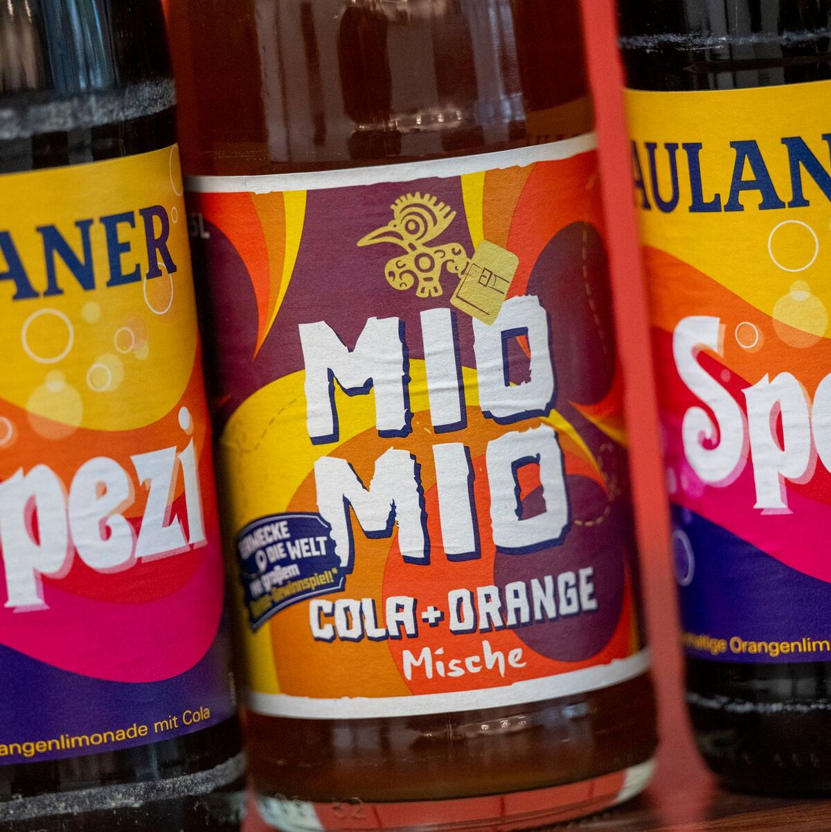 Im direkten Vergleich: Ähneln sich diese Flaschen zu sehr? (Symbolbild) - Foto: Peter Kneffel/dpa