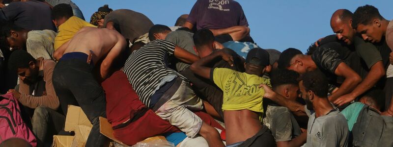 Nach UN-Angaben wird ein Großteil der Hilfsgüter in Gaza geplündert.  - Foto: Mariam Dagga/AP/dpa