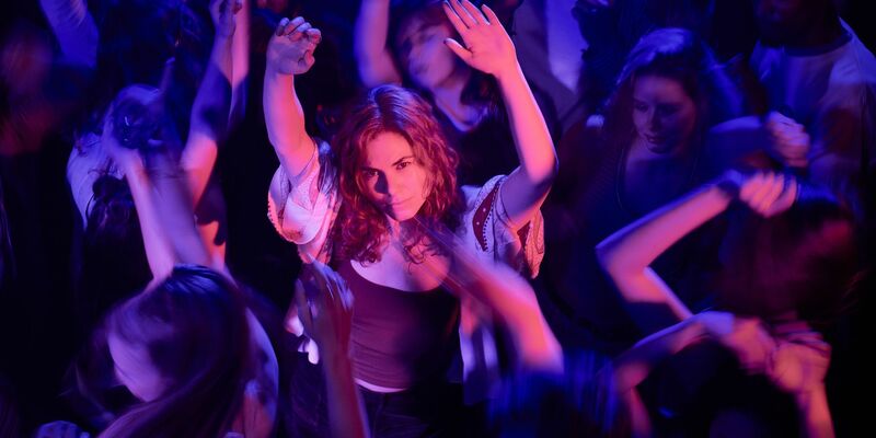 Emma hat ihre Leidenszeit hinter sich gelassen und sprüht nun vor Lebensfreude. - Foto: Mark de Blok/ZDF/dpa