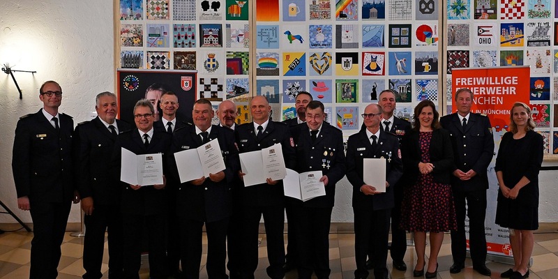 FW-M: Feuerwehr-Ehrungen für Engagement und Einsatzbereitschaft (München) - Foto: presseportal.de