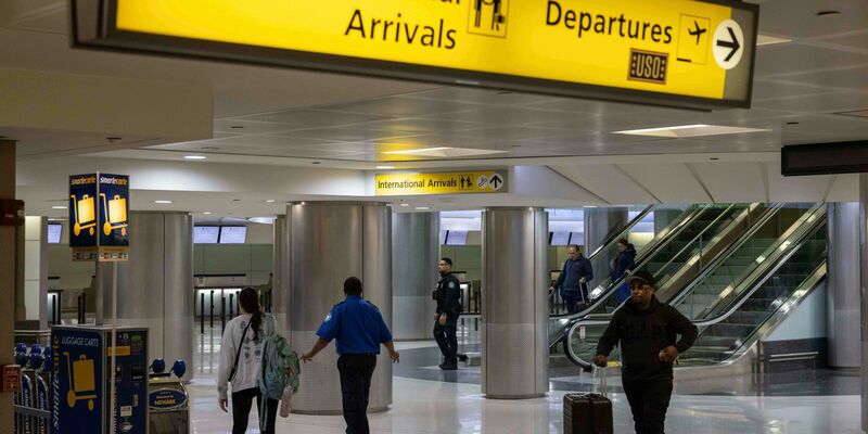 Touristen aus bestimmten Ländern sollen künftig bei der Einreise eine Kaution hinterlegen. (Symbolbild) - Foto: Yuki Iwamura/FR171758 AP/AP/dpa