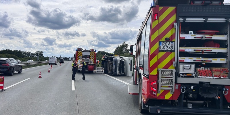 FW-ROW: Verkehrsunfall mit Wohnmobil auf der BAB 1 - Eine Person durch Feuerwehr gerettet - Foto: presseportal.de