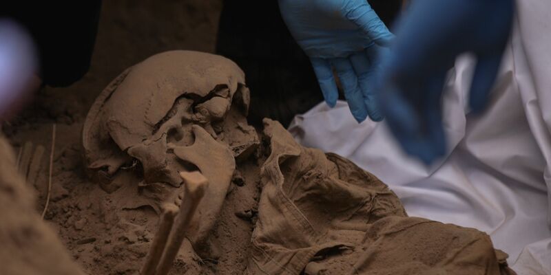 In dem Massengrab wurden 32 Leichen entdeckt. (Symbolbild) - Foto: Daniel Resendiz/dpa