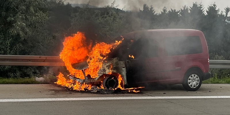 API-TH: Vollsperrung nach Pkw-Brand - Foto: presseportal.de