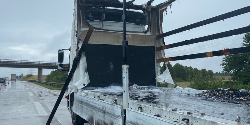 API-TH: erneuter Fahrzeugbrand auf der Autobahn - Foto: presseportal.de