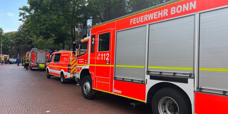 FW-BN: Brand auf Dachfläche in Bad Godesberger Innenstadt - Feuer breitet sich auf Wohnung aus - Foto: presseportal.de
