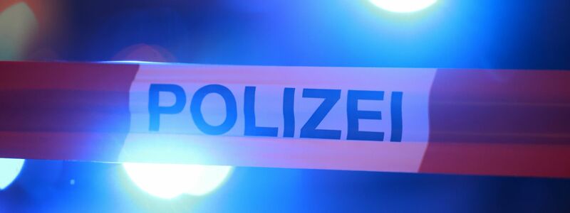 Eine Zwölfjährige ist bei einem Einsatz durch einen oder mehrere Schüsse aus einer Polizeiwaffe lebensgefährlich verletzt worden. (Symbolbild) - Foto: David Young/dpa