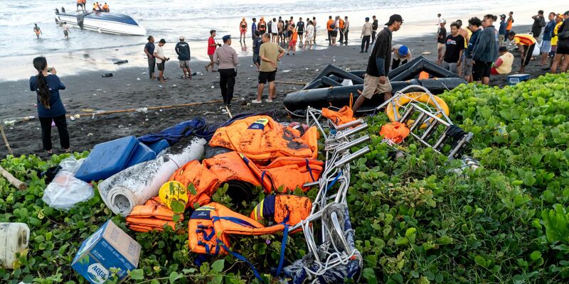 In Indonesien kommt es häufig zu tödlichen Bootsunglücken. - Foto: Dicky Bisinglasi/XinHua/dpa