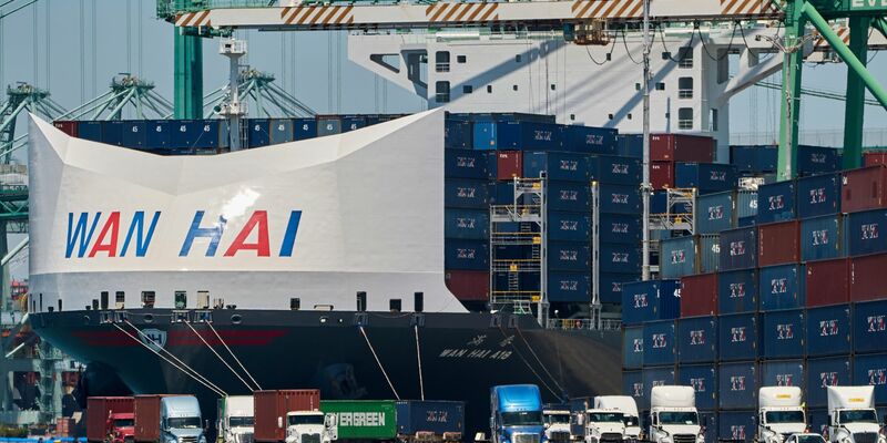 Die EU und die USA hatten im Zollstreit zuletzt eine Einigung erzielt. (Symbolbild) - Foto: Damian Dovarganes/AP/dpa