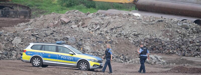 Der Sprengkörper wurde bei Abrissmaßnahmen an der Carolabrücke gefunden. - Foto: Sebastian Kahnert/dpa