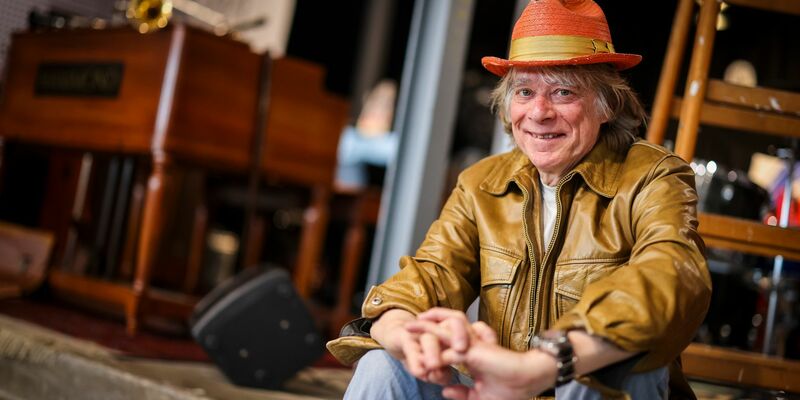 Sogenannte Künstliche Intelligenz nennt der Komiker «KI-Kram» - Helge Schneider mag deutliche Worte. (Archivbild) - Foto: Christoph Reichwein/dpa