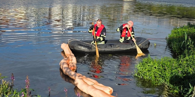 FW Celle: Öl auf der Aller - Foto: presseportal.de
