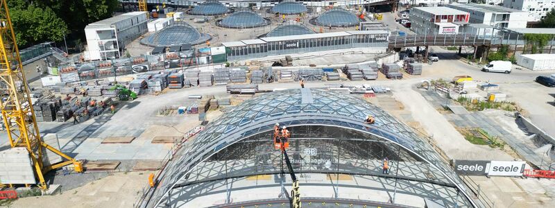 Am Tiefbahnhof Stuttgart 21 werden Ende des kommenden Jahres wohl nicht wie geplant die ersten Fernzüge halten. (Archivbild) - Foto: Bernd Weißbrod/dpa