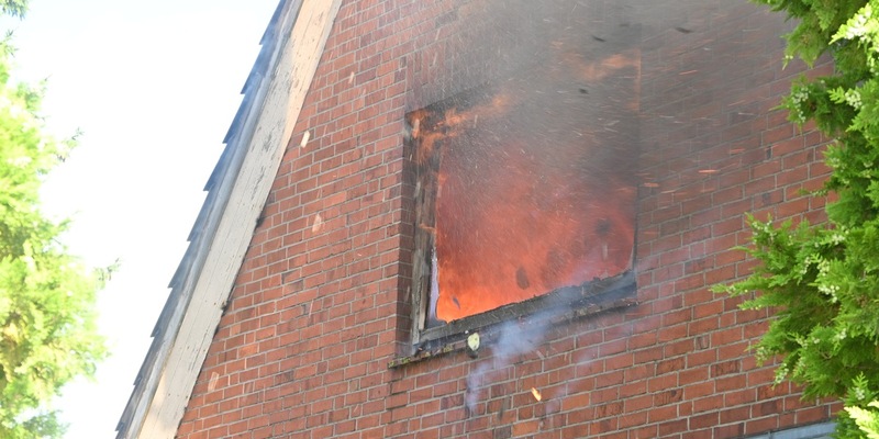 POL-STD: 70-jähriger Hausbewohner bei Feuer im Alten Land schwer verletzt - Foto: presseportal.de