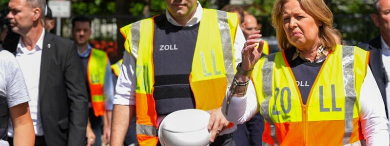 Klingbeil und Bas waren bei einer Schwarzarbeits-Kontrolle dabei. - Foto: Soeren Stache/dpa