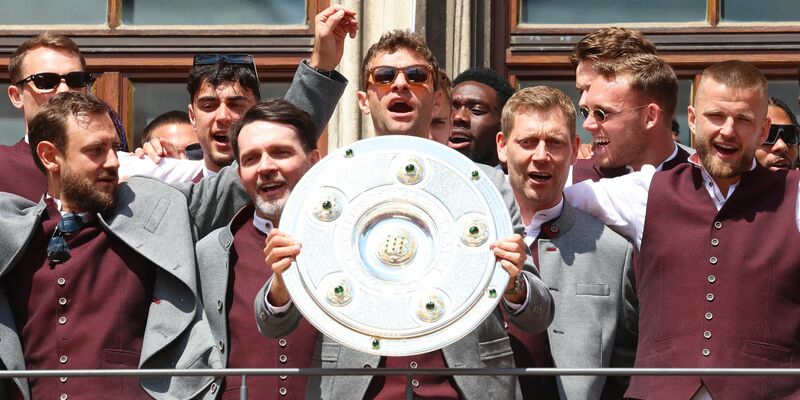 Thomas Müller sagte seinen Fans wiederholt Danke. - Foto: Karl-Josef Hildenbrand/dpa