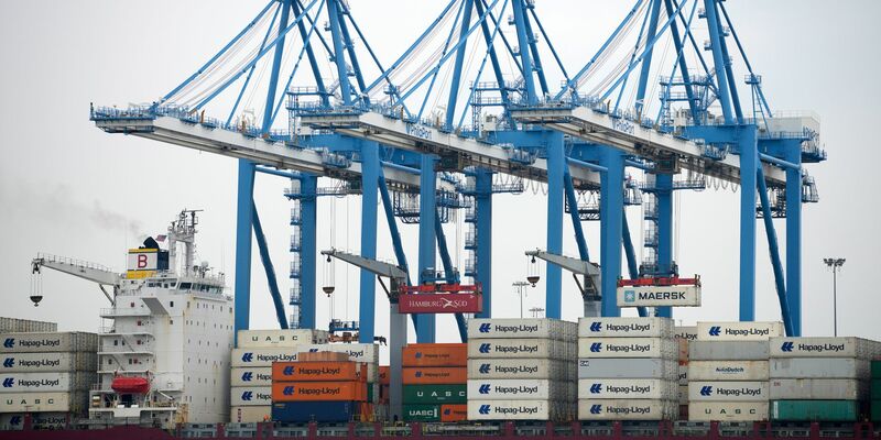 Für Importe aus der EU in die USA sollen künftig Aufschläge von 15 Prozent gelten.  - Foto: Matt Slocum/AP/dpa