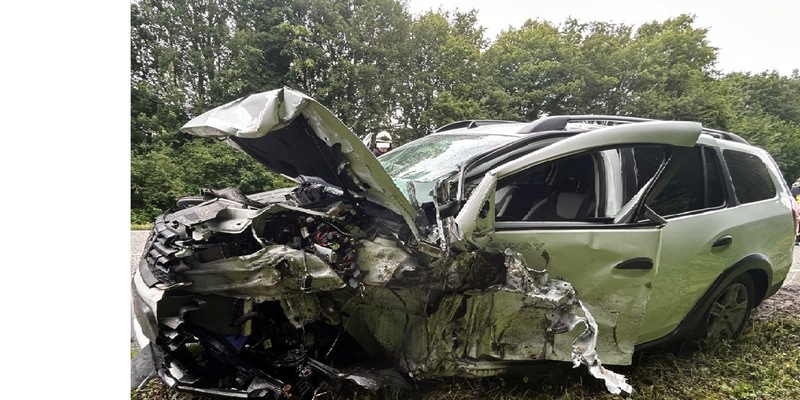POL-NMS: 20250807-1-PDNMS-Sperrung der B 76 Höhe Neudorf-Bornstein nach Frontalzusammenstoß - Foto: presseportal.de
