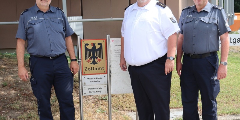 HZA-LÖ: Ralf Schemenauer als Leiter des Zollamts Weil am Rhein-Autobahn in den Ruhestand verabschiedet Rainer Bahro übernimmt Nachfolge - Foto: presseportal.de