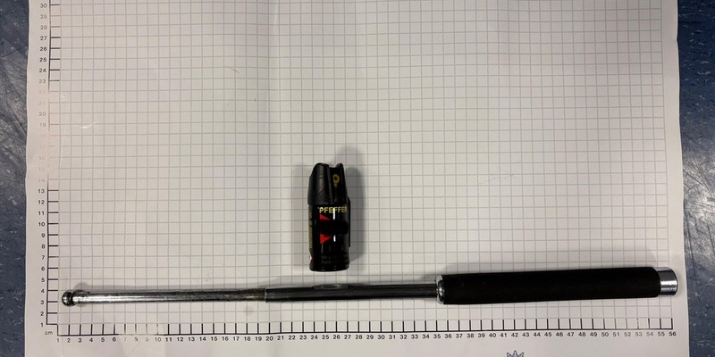 BPOL NRW: Bundespolizei findet Schlagstock und Pfefferspray bei 18-Jährigem - Foto: presseportal.de