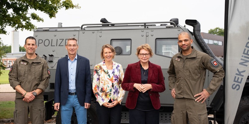 LKA-NI: 50 Jahre Spezialeinheiten in Niedersachsen: Ministerin Behrens besucht die Spezialeinheiten des LKA - Foto: presseportal.de