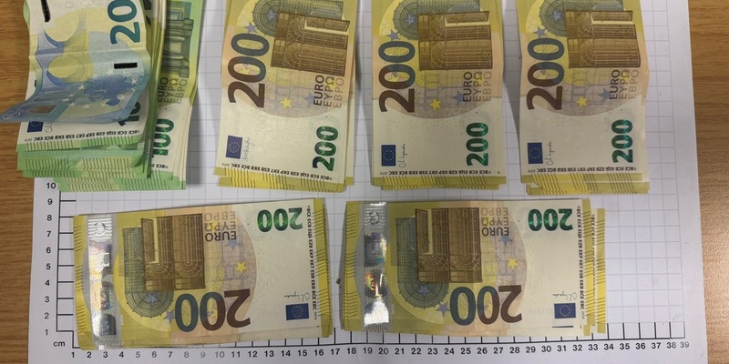 BPOL NRW: Über 6000 Euro unter der Schuhsohle versteckt - Bundespolizei nimmt Mann fest - Foto: presseportal.de