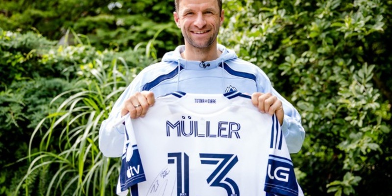 Thomas Müller: Exklusive Charity-Auktionen zu seinem Vancouver-Wechsel / Einmalige Sammlerstücke des Fußballstars bei United Charity - Foto: presseportal.de