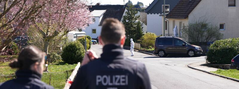 Im April wurde die getötete Familie im Haus entdeckt. (Archivild) - Foto: Thomas Frey/dpa